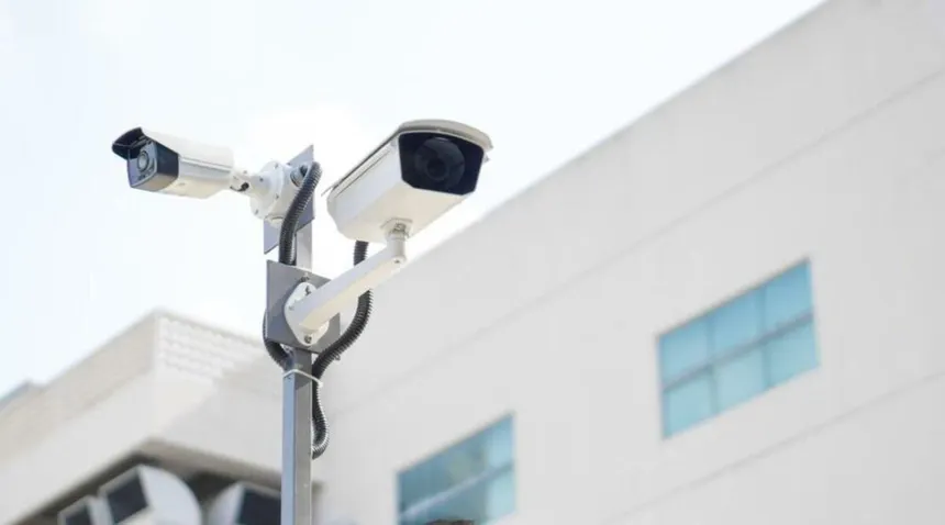 benefits of cctv and security guards for complete property protection